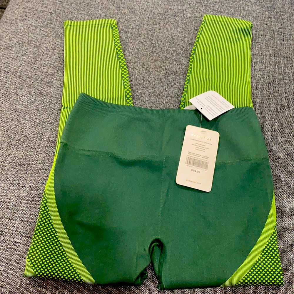 Fabletics Medium High Waisted Seamless Leggings